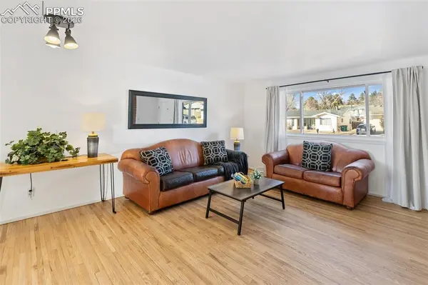 1211 Cumberland ST, Colorado Springs, CO 80907