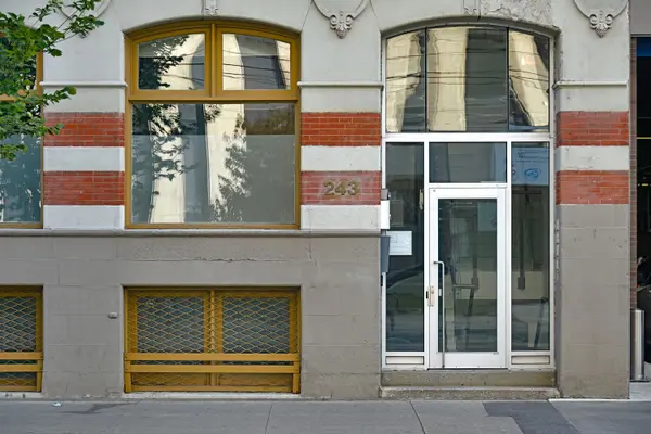 243 College ST, Toronto C01, ON M5T 1R5