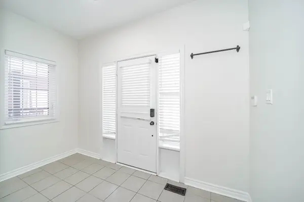 10 Campview ST, Whitby, ON L1R 0K5