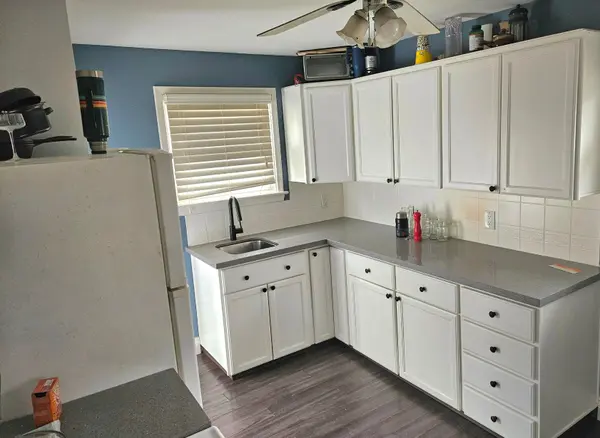 14 Whiting AVE, Oshawa, ON L1H 3T3