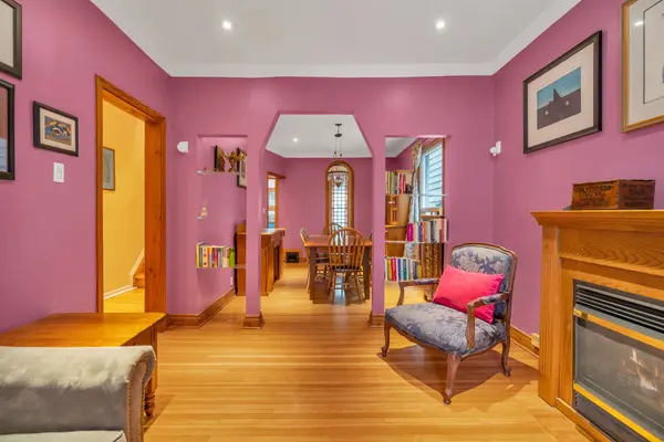 17 Baltic AVE, Toronto E03, ON M4J 1S1