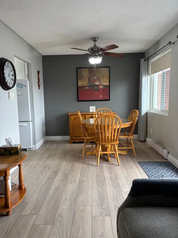 131 Taunton RD E #402, Oshawa, ON L1G 3T8