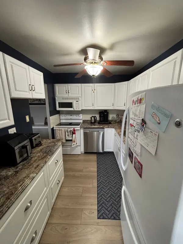 131 Taunton RD E #402, Oshawa, ON L1G 3T8