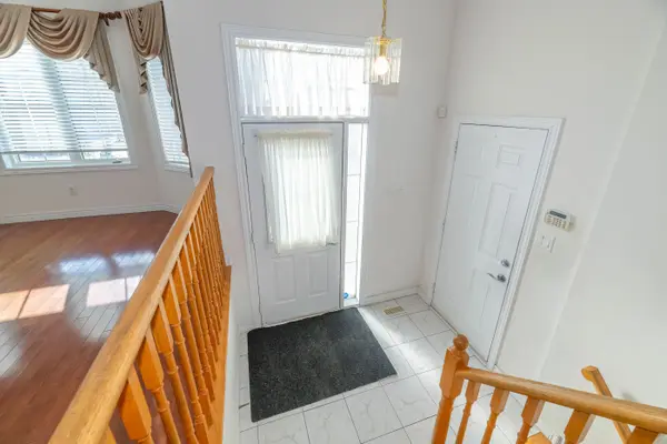 802 Coldstream DR, Oshawa, ON L1K 2Z3