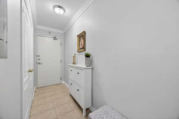 112 Simcoe RD #214, Bradford West Gwillimbury, ON L3Z 1Y2