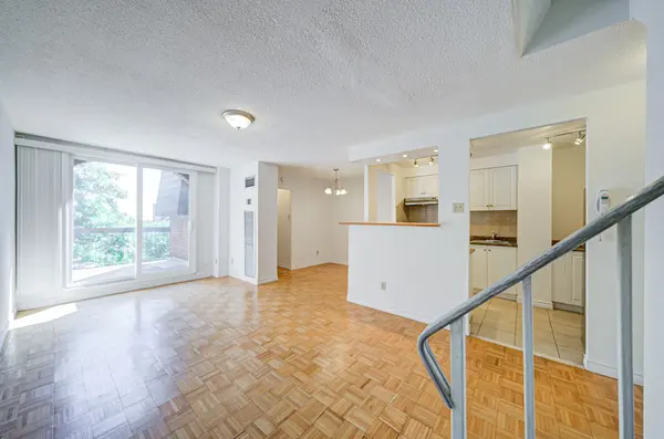 1455 Williamsport DR #325, Mississauga, ON L4X 2T5