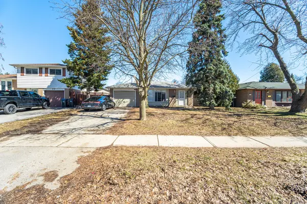 75 Bartley Bull Pkwy #2, Brampton, ON L6W 2J7