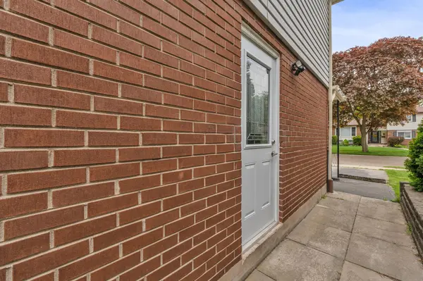 509 Pinedale AVE ##Lower, Burlington, ON L7L 3W3