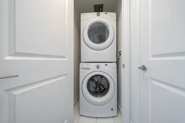 15 Zorra ST #1801, Toronto W08, ON M8Z 0C1