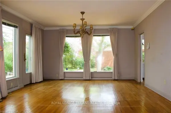 1517 Gloucester RD, London North, ON N6H 2S5