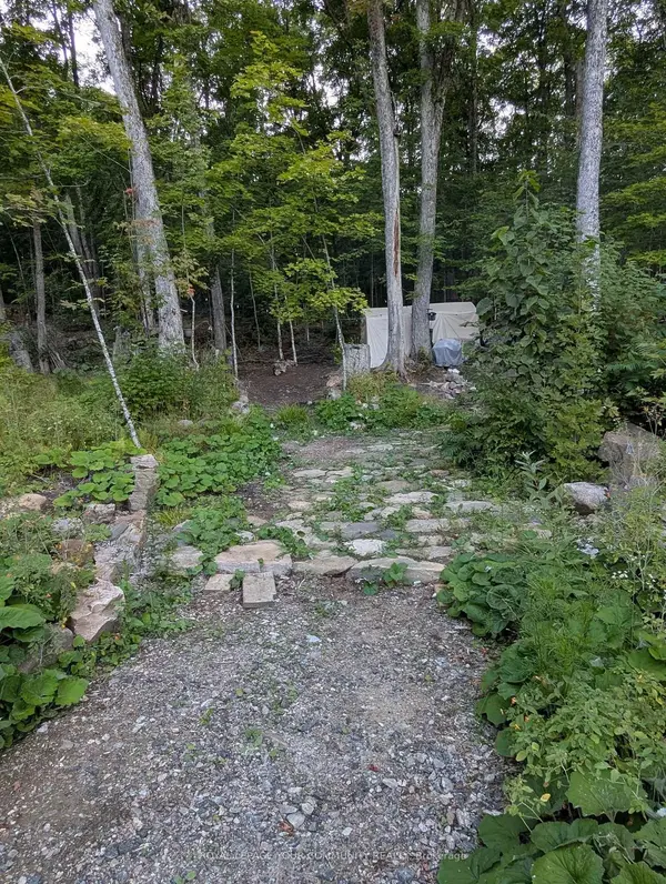 1035 Hearts Content DR, Highlands East, ON K0M 1R0