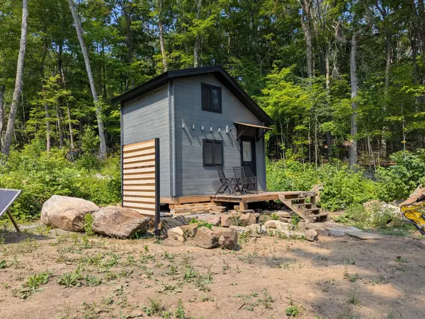 1035 Hearts Content DR, Highlands East, ON K0M 1R0