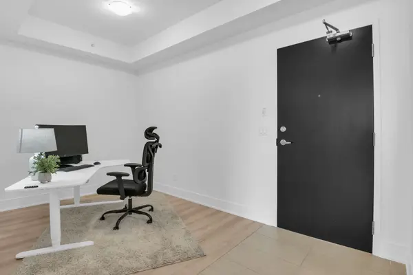 144 Park ST #904, Waterloo, ON N2L 0B6