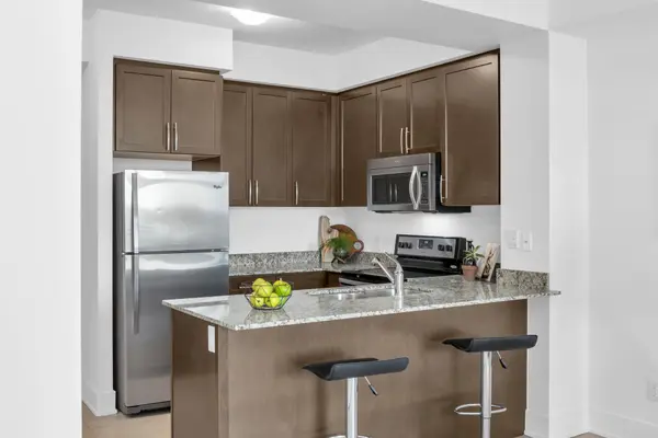 144 Park ST #904, Waterloo, ON N2L 0B6