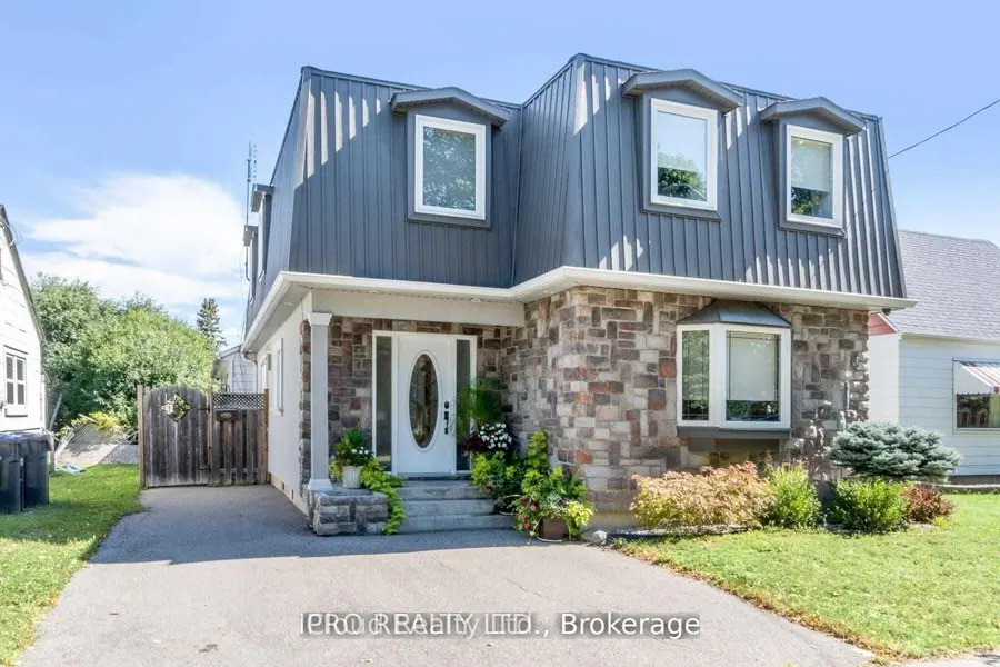 18 Sunset BLVD, Brampton, ON L6X 1W8