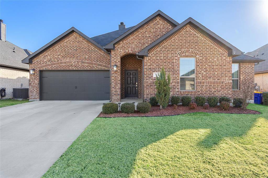 712 Hackamore Street, White Settlement, TX 76108