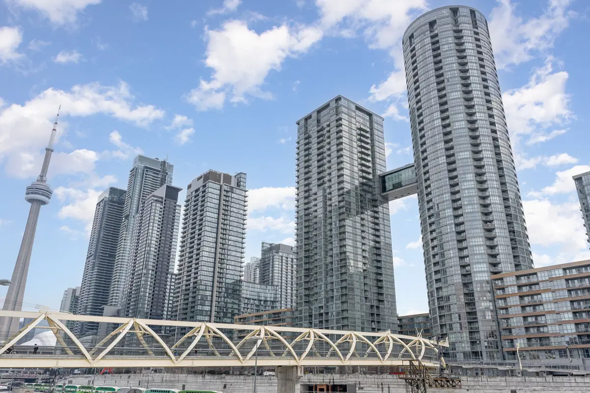 21 Iceboat TER #2711, Toronto C01, ON M5V 4A9