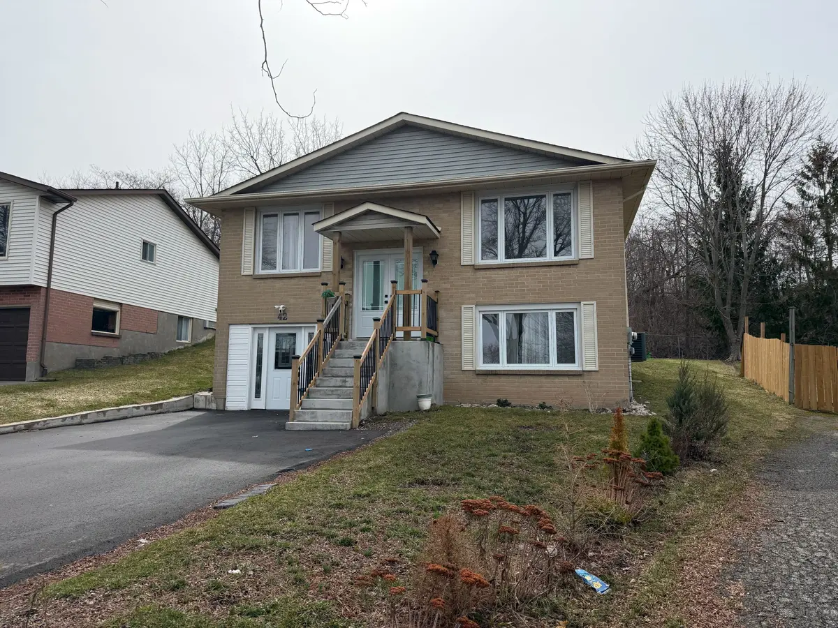 42 HEMLOCK ST #Upper, St. Catharines, ON L2T 4B7