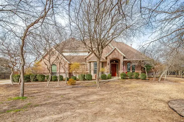 254 Covered Bridge Drive, Fort Worth, TX 76108