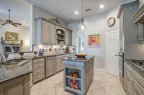 254 Covered Bridge Drive, Fort Worth, TX 76108