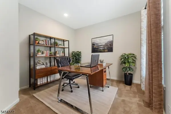 39 Redmon Road, Raritan Twp., NJ 08822