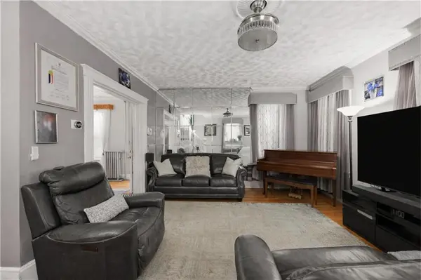 11569 Farmers BLVD, Queens, NY 11412