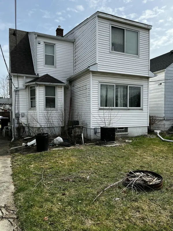 1810 Lindbergh ST, Wyandotte City, MI 48192