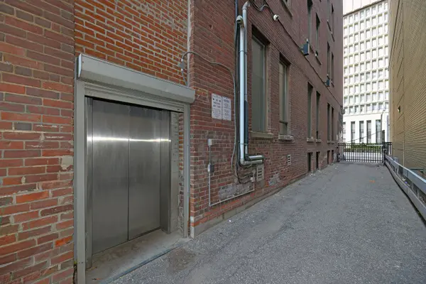 243 College ST, Toronto C01, ON M5T 1R5