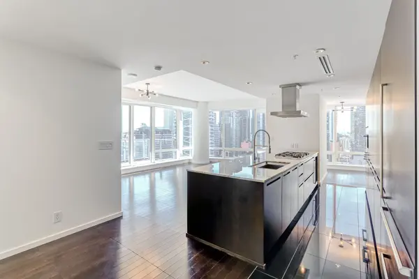 180 University AVE #2001, Toronto C01, ON M5H 0A2