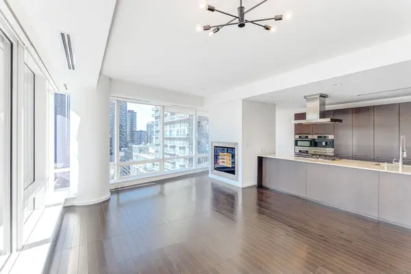 180 University AVE #2001, Toronto C01, ON M5H 0A2