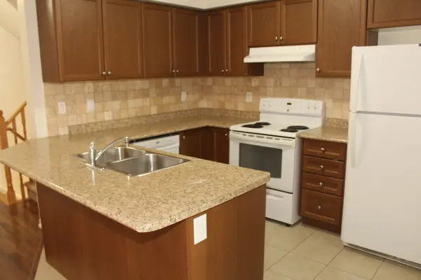 37 Chaston RD, Ajax, ON L1Z 0M5