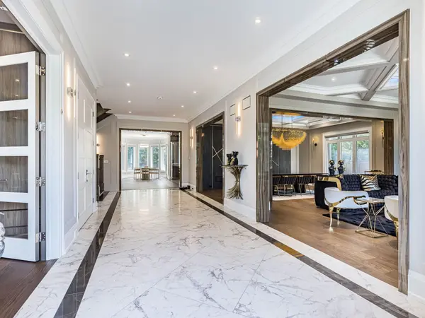 1 Huckleberry LN, Markham, ON L3T 1C6