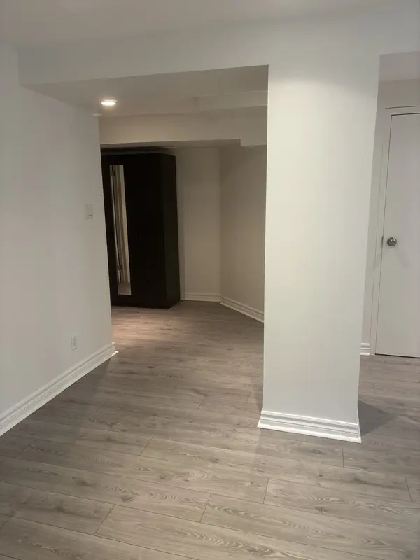 3 Huron CT #Bsmt, Aurora, ON L4G 2X7