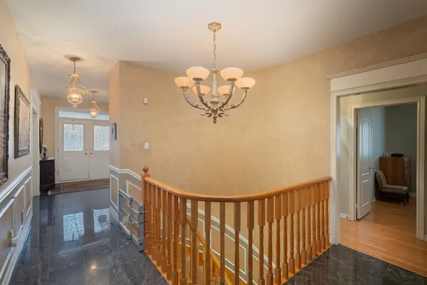 14 Mustang RD, Vaughan, ON L6A 1X4