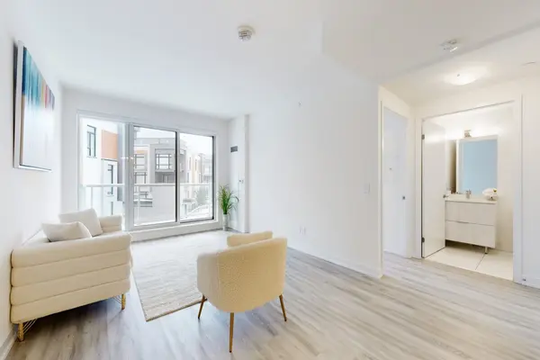 6 David Eyer RD #212, Richmond Hill, ON L4S 0N5