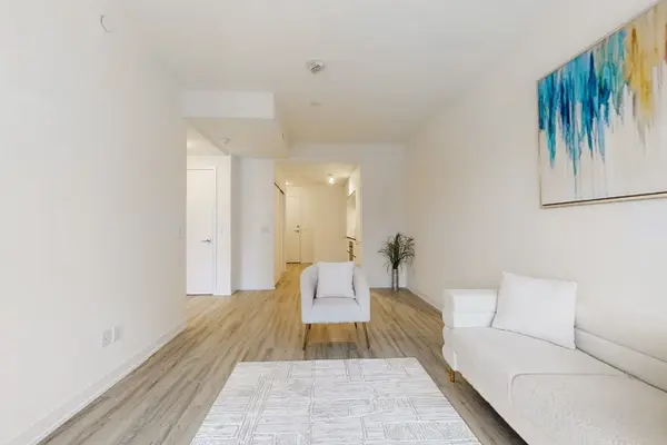 6 David Eyer RD #212, Richmond Hill, ON L4S 0N5