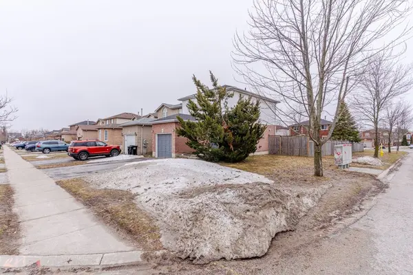 1 Charleson DR, Barrie, ON L4N 8N5