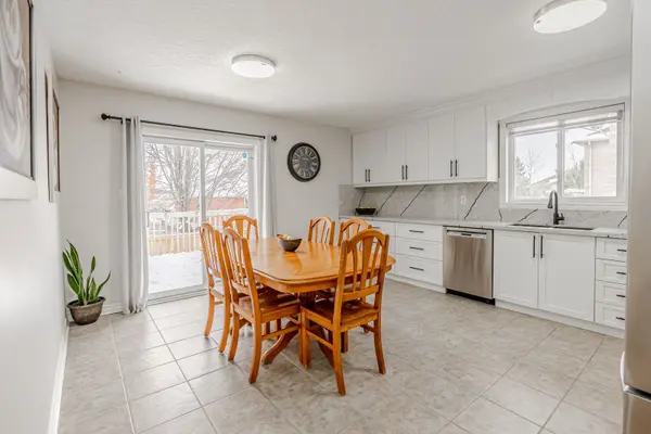 121 Sovereign's Gate, Barrie, ON L4N 0Y9