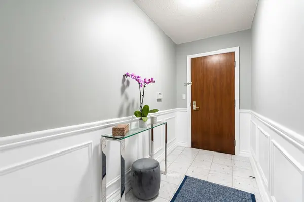 1 Palace Pier CT #4104, Toronto W06, ON M8V 3W9