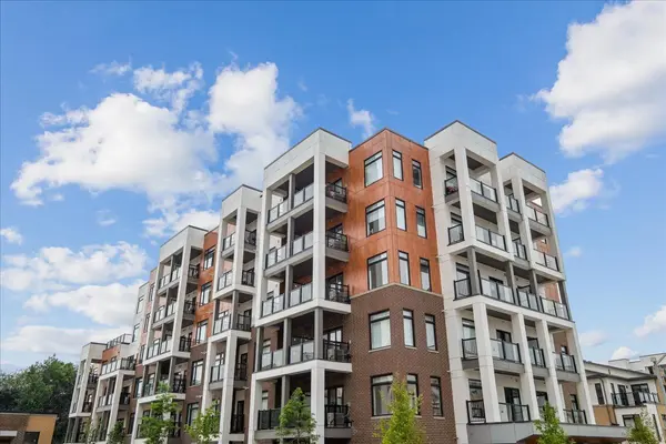 135 Canon Jackson DR #306, Toronto W04, ON M6M 0C3