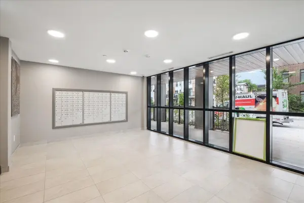 135 Canon Jackson DR #306, Toronto W04, ON M6M 0C3