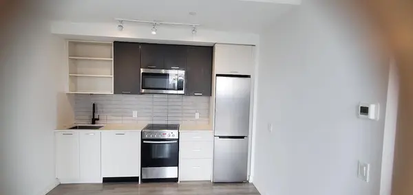 2300 St Clair AVE W #603, Toronto W02, ON M6N 0B3