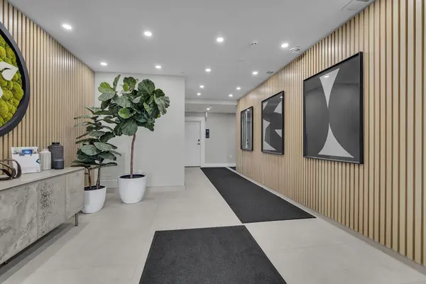 1975 FOUNTAIN GRASS DR #201, London South, ON N6K 0M3