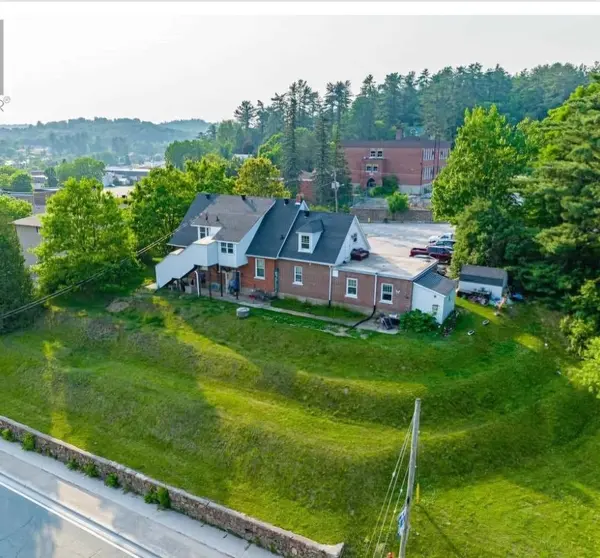 33 Flint AVE, Bancroft, ON K0L 1C0