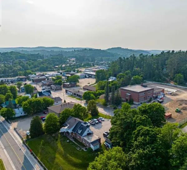 33 Flint AVE, Bancroft, ON K0L 1C0