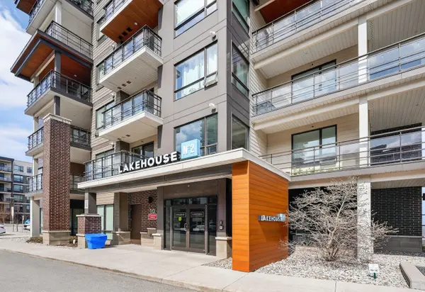 10 Esplanade LN #602, Grimsby, ON L3M 0H1