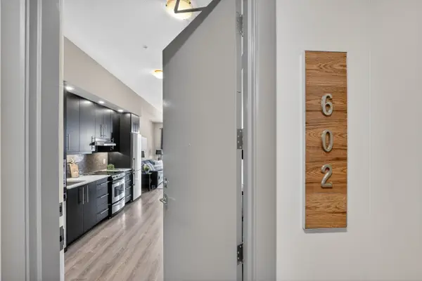 10 Esplanade LN #602, Grimsby, ON L3M 0H1