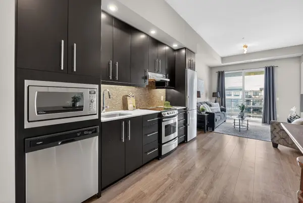 10 Esplanade LN #602, Grimsby, ON L3M 0H1