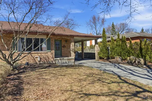 577 Tuscarora DR, Hamilton, ON L9G 3N9