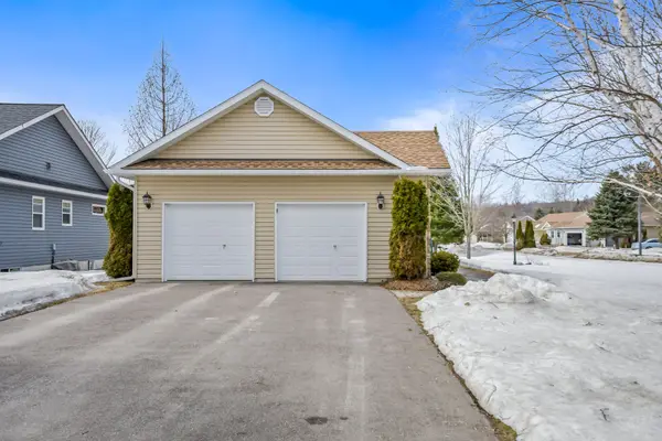 2 Inveraray CT, Bracebridge, ON P1L 2G8